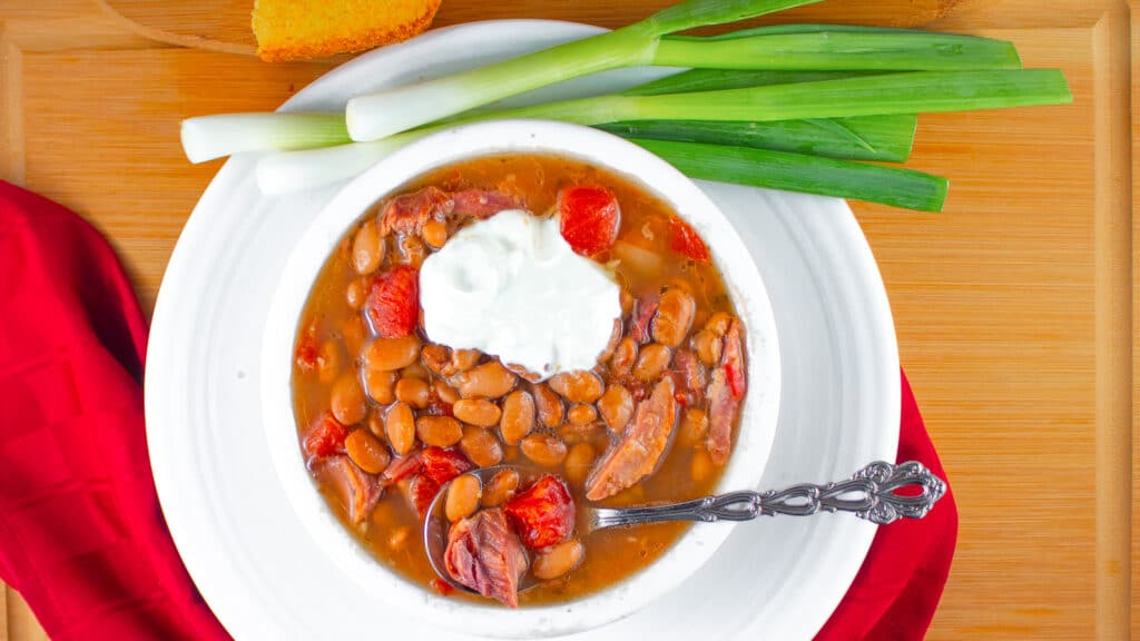 High-protein and high-fiber pinto bean soup